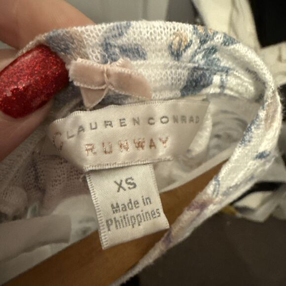 Lauren Conrad Runway Sweater Women's XS White Floral Lightweight Back Tie - Picture 5 of 7